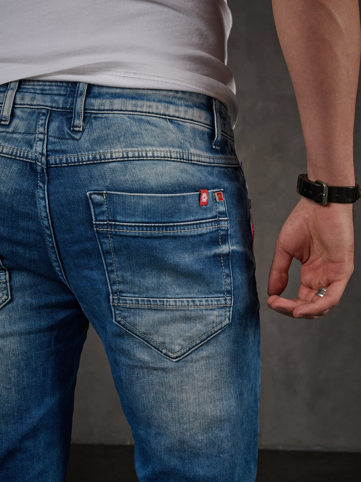 CD847 Herren Designer Jeanshose mit Kontrastfarbenen Details