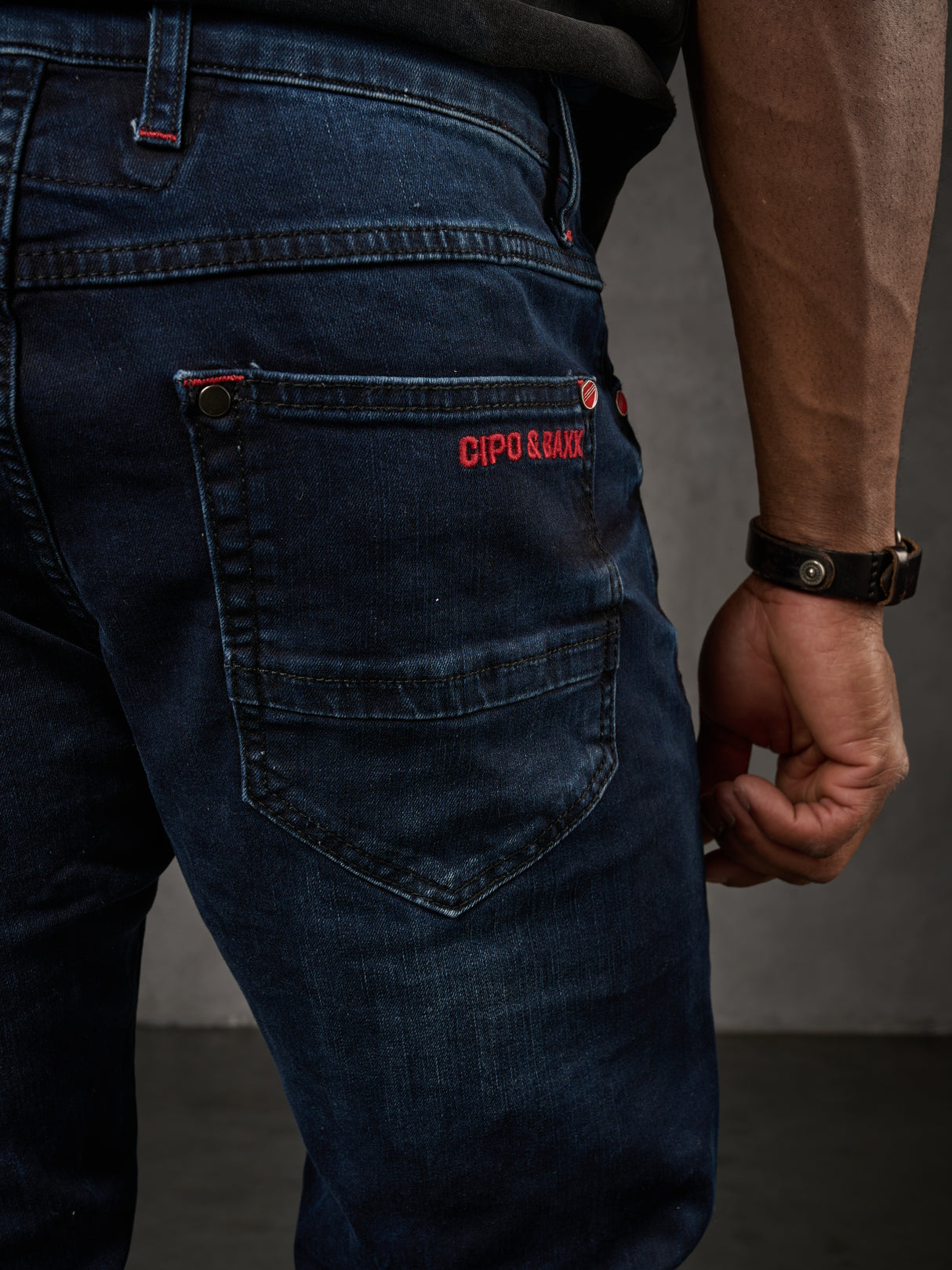 CD694 jeansy w ekstrawaganckim stylu