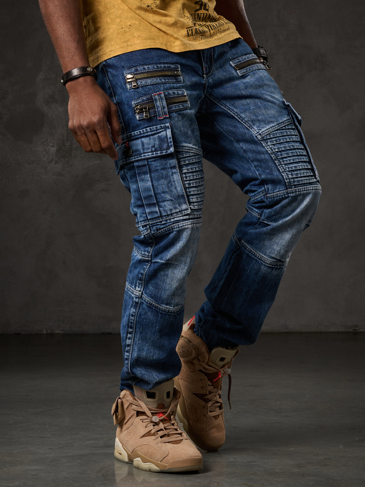 CD798 Jeans de hombre con detalles de cuero