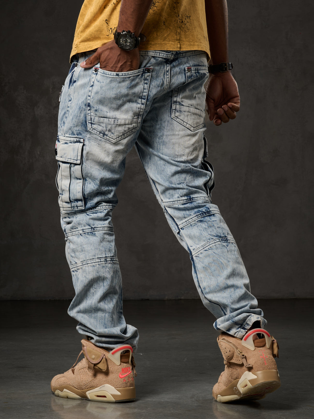 CD798 Jeans de hombre con detalles de cuero