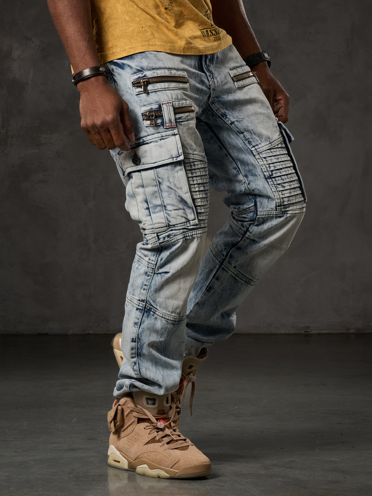 CD798 Jeans de hombre con detalles de cuero