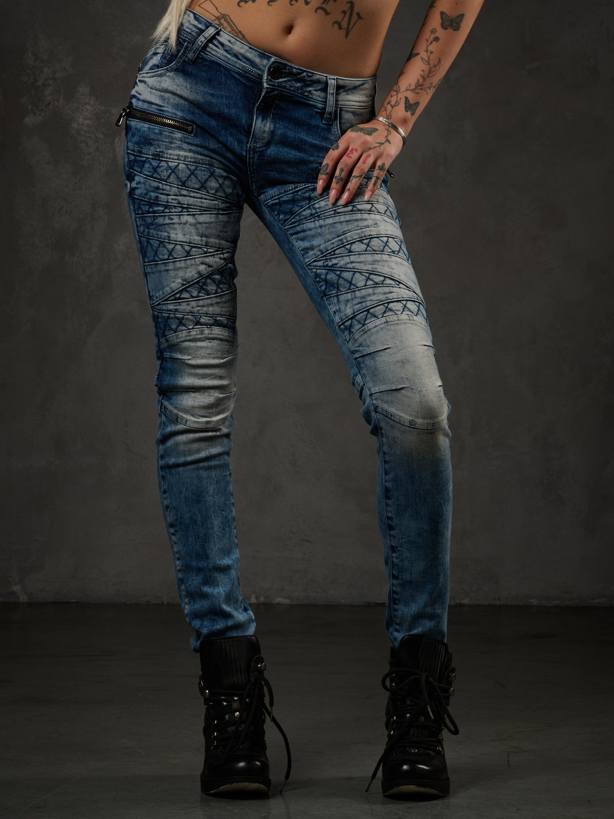 WD381 jeansy damskie z haftowanymi elementami