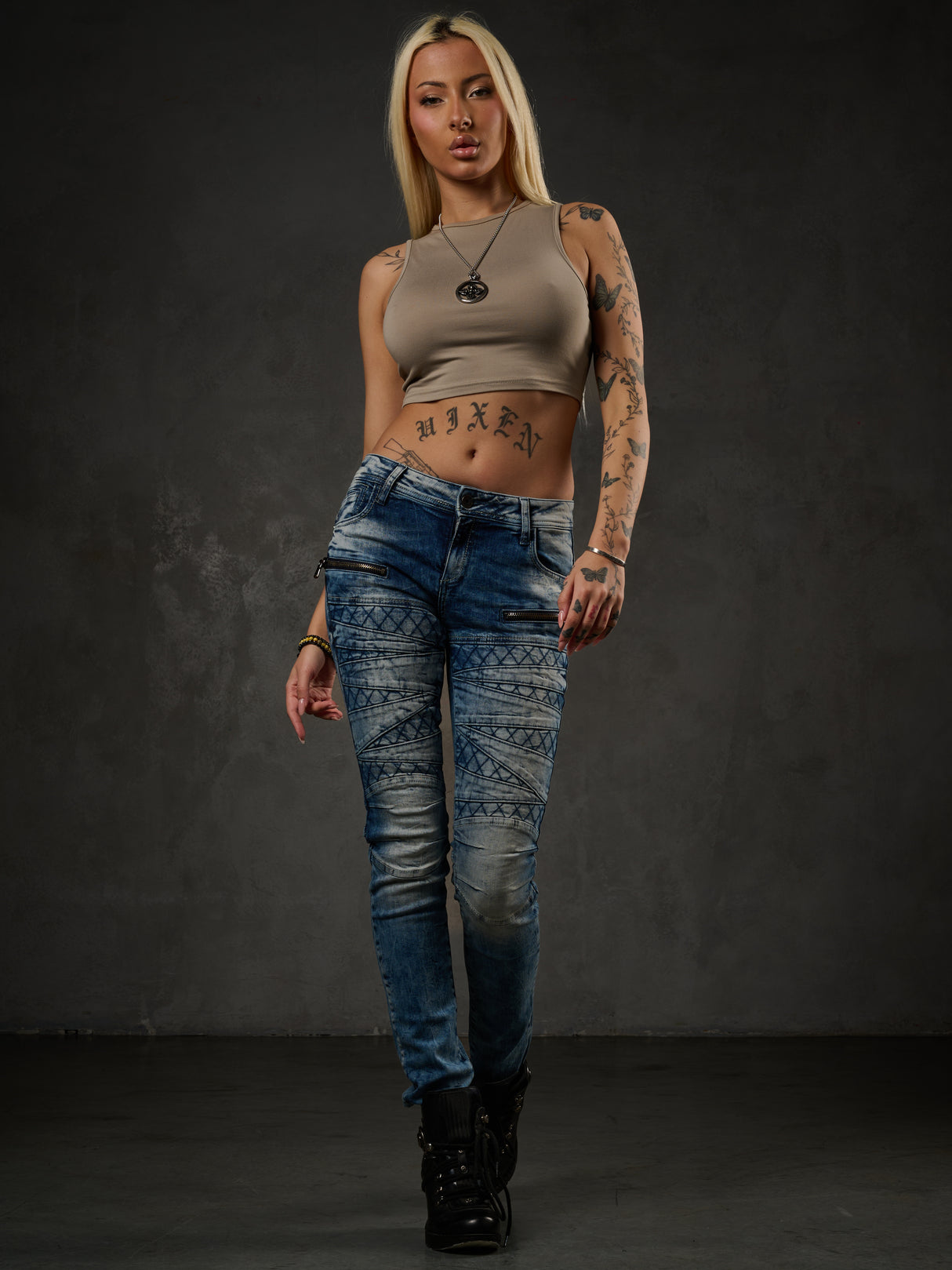 WD381 jeansy damskie z haftowanymi elementami