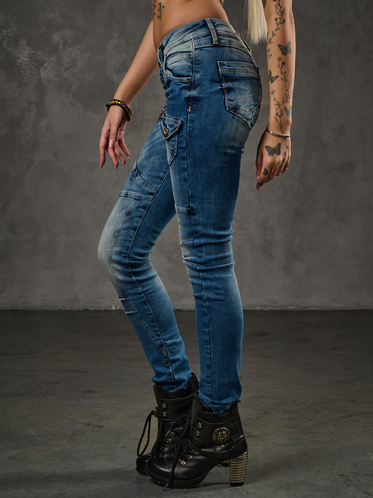 WD168 Comfortabele Dames Jeans met leuke Figuurnaden