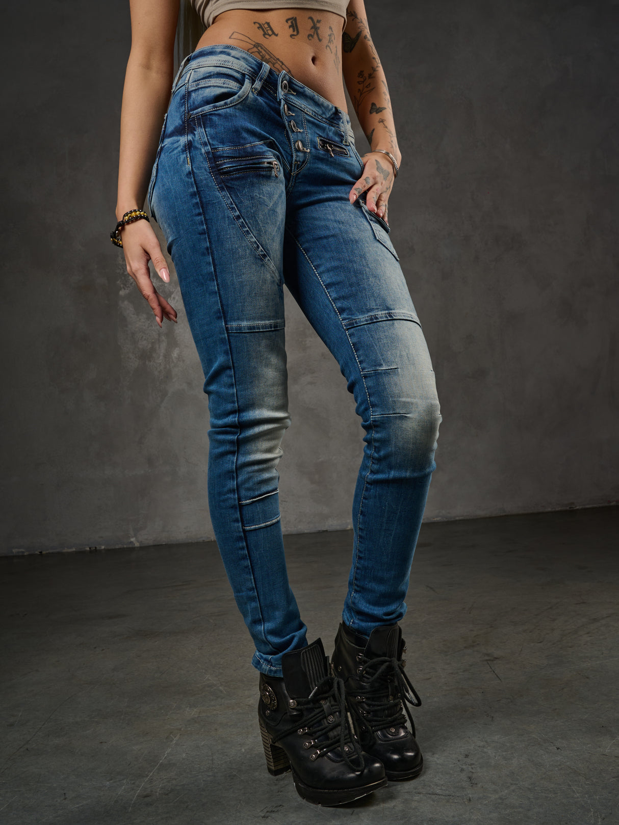 WD168 Comfortabele Dames Jeans met leuke Figuurnaden