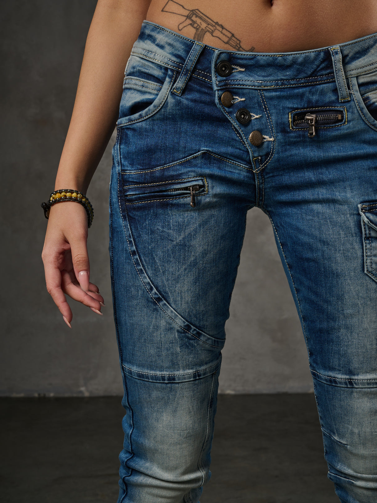 WD168 Comfortabele Dames Jeans met leuke Figuurnaden