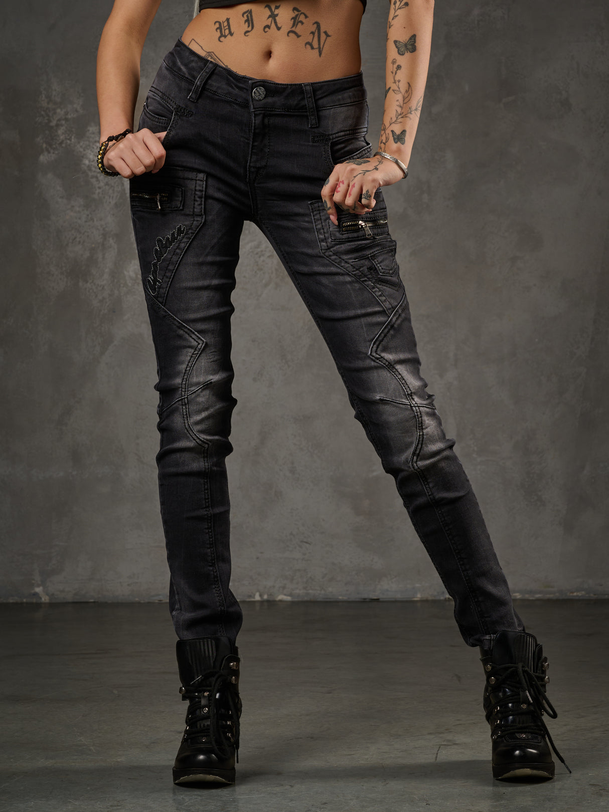WD437 women slim-fit jeans with trendy decorative stitching