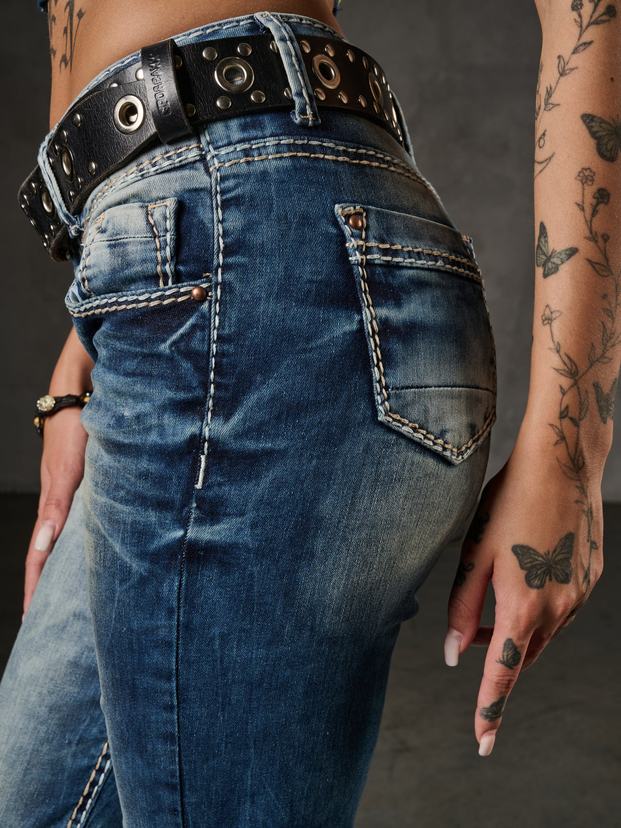 WD153 Slim-Fit Dames Jeans met een lage Taille in Straight Fit
