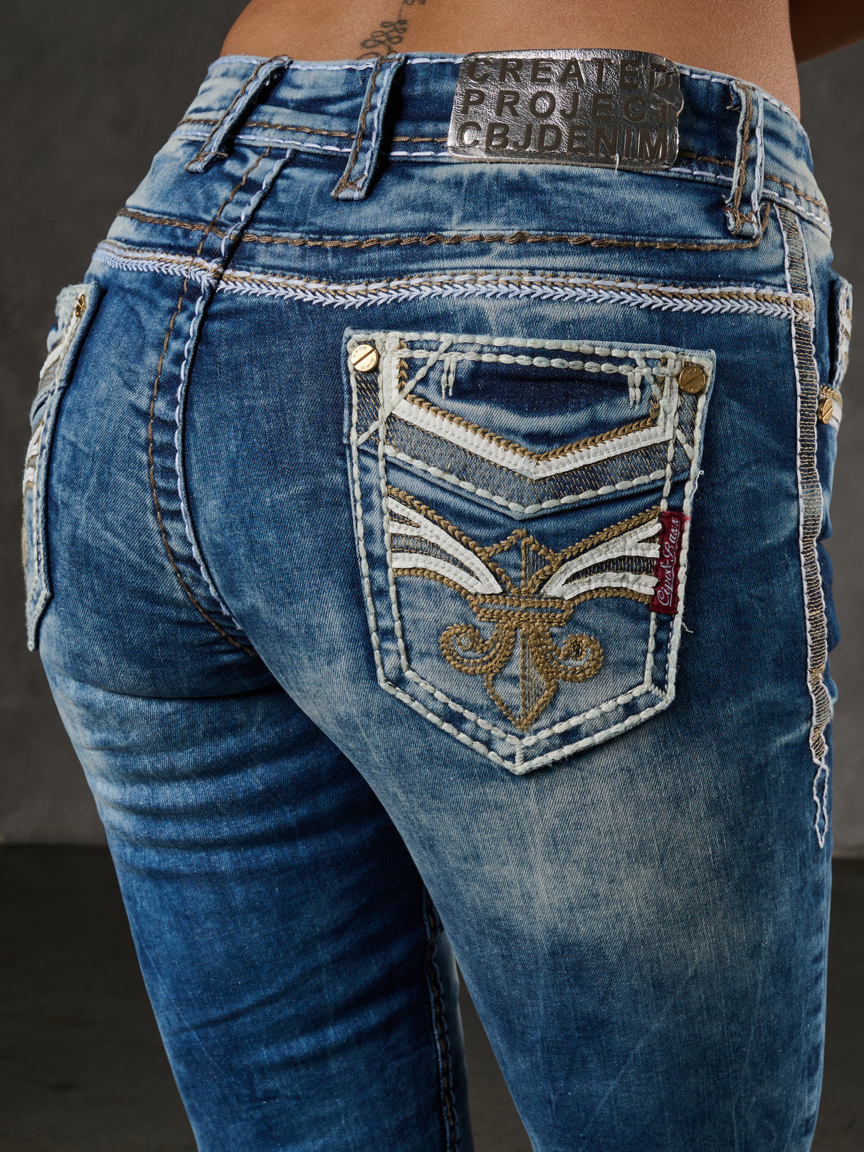 WD343 Women's Skinny Jeans with Embroidery on the Back Pockets