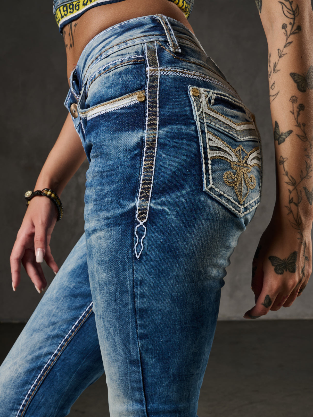 WD343 Women's Skinny Jeans with Embroidery on the Back Pockets