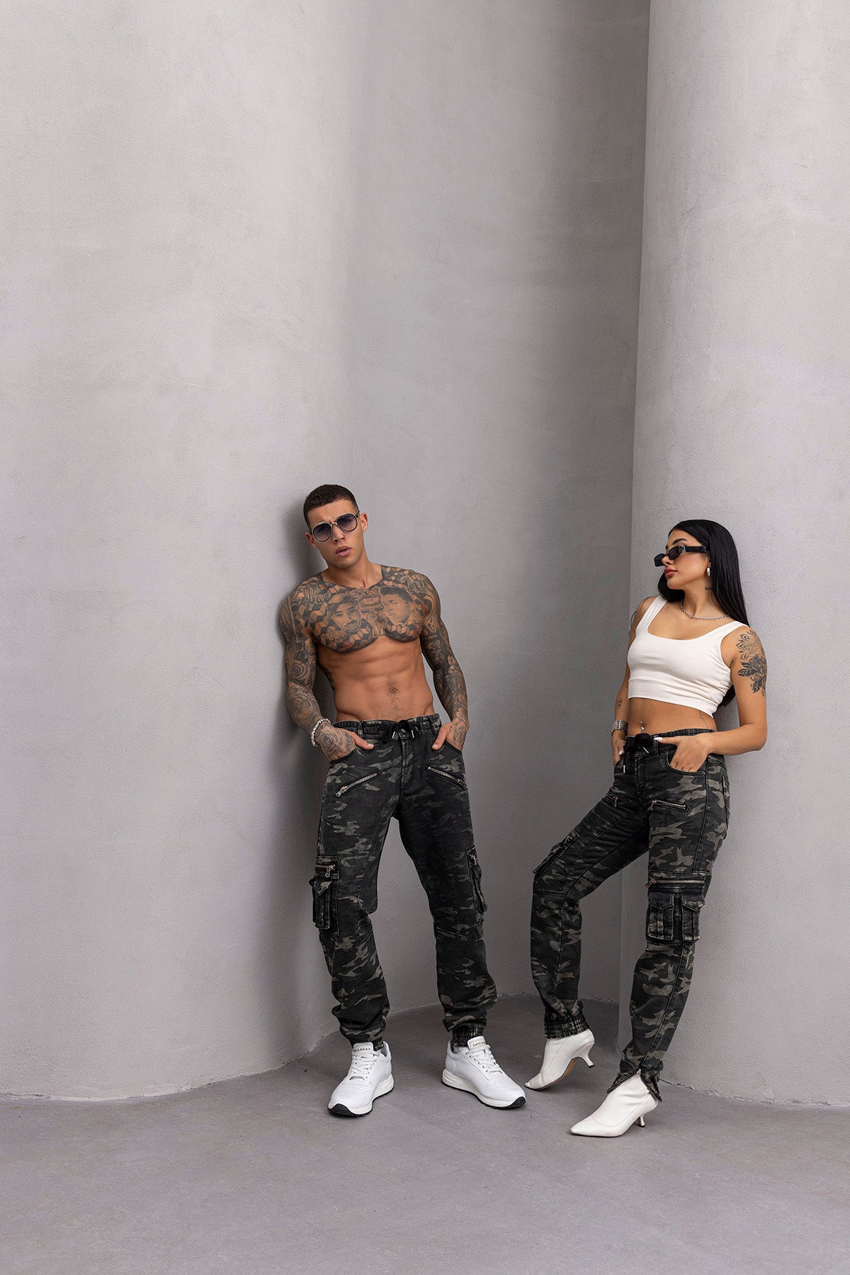 CD908 Men’s Cargo Camouflage Jogger Jeans with Zippers and Multi Pockets
