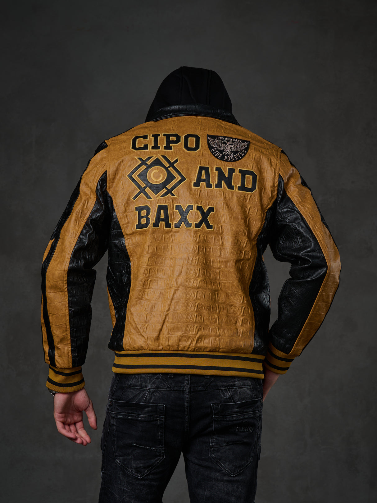 CJ284 men's synthetic leather jacket hooded in a cool look