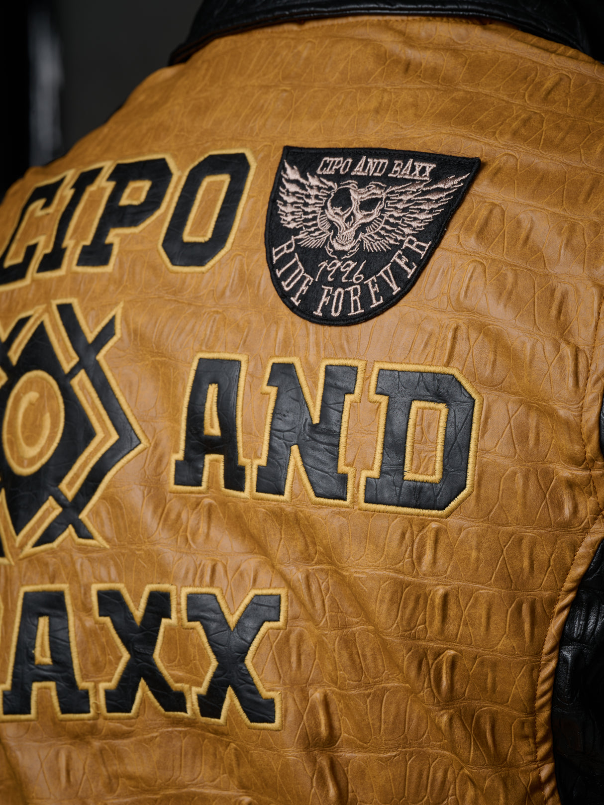 CJ284 men's synthetic leather jacket hooded in a cool look