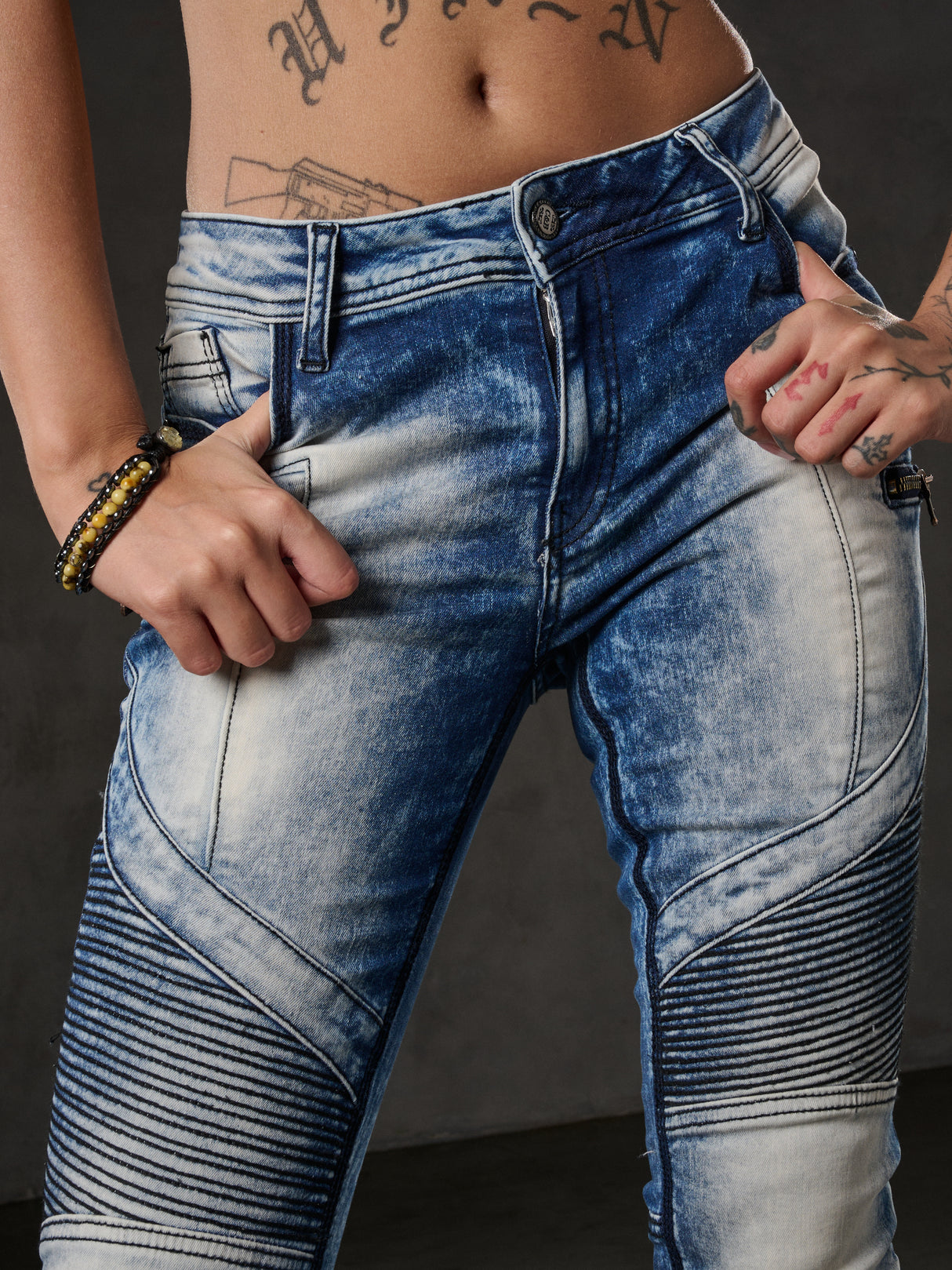 WD361 women Slim-Fit jeans with fashionable acid-wash details in Skinny-Fit