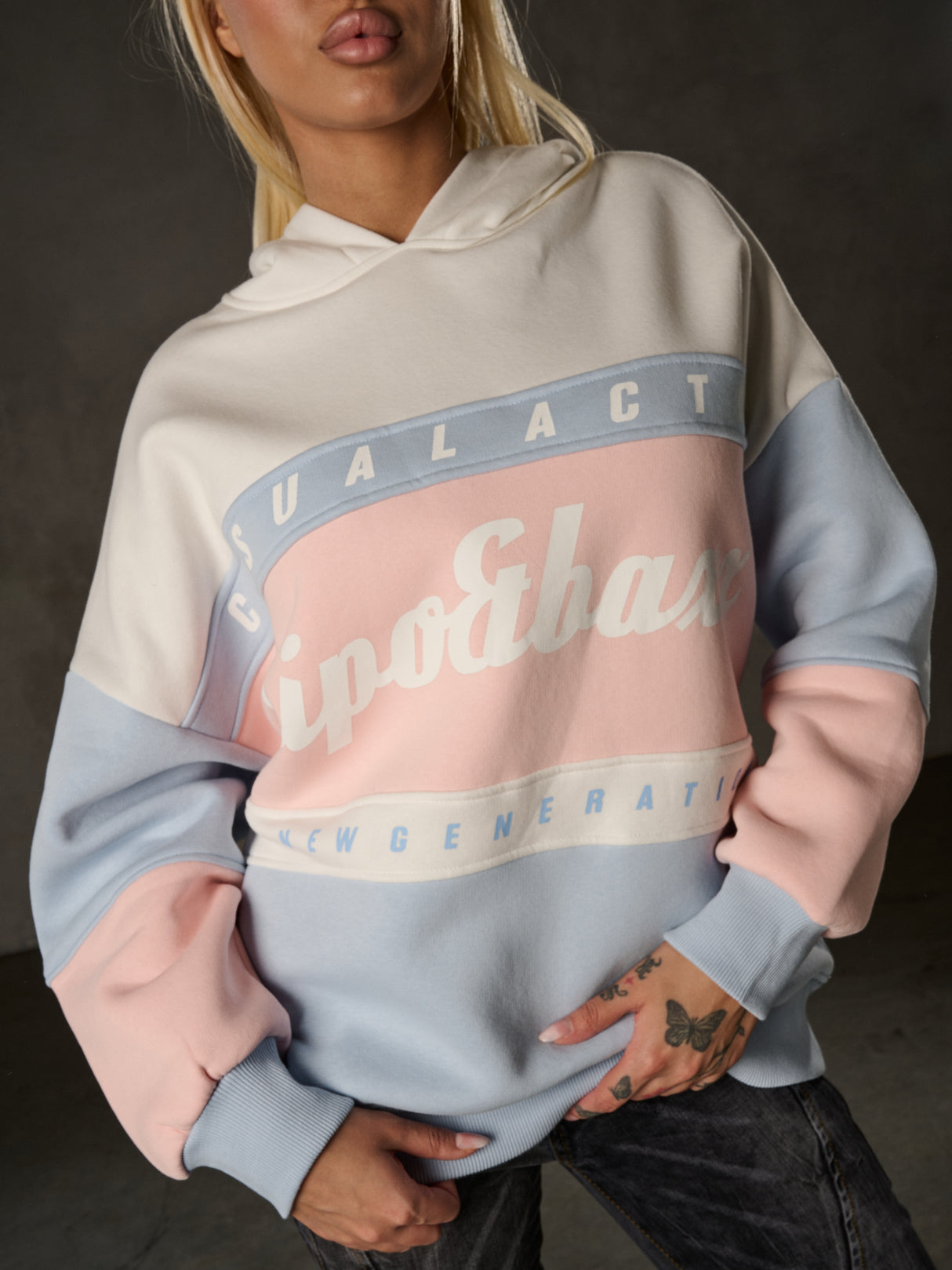 WL376 Damen Hoodie Sweatshirt – Colorblock Design, Frontprint „Visual Act“, Kapuze, weiche Baumwollmischung
