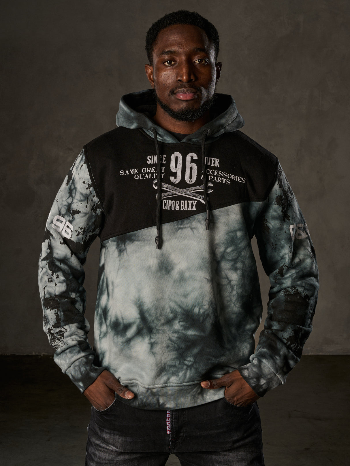 CL593 Herren Hoodie Sweatshirt – Schwarz-Blauer Kapuzenpullover mit Kontraststreifen & Fronttasche | Sportlicher Streetwear-Look für Alltag & Freizeit