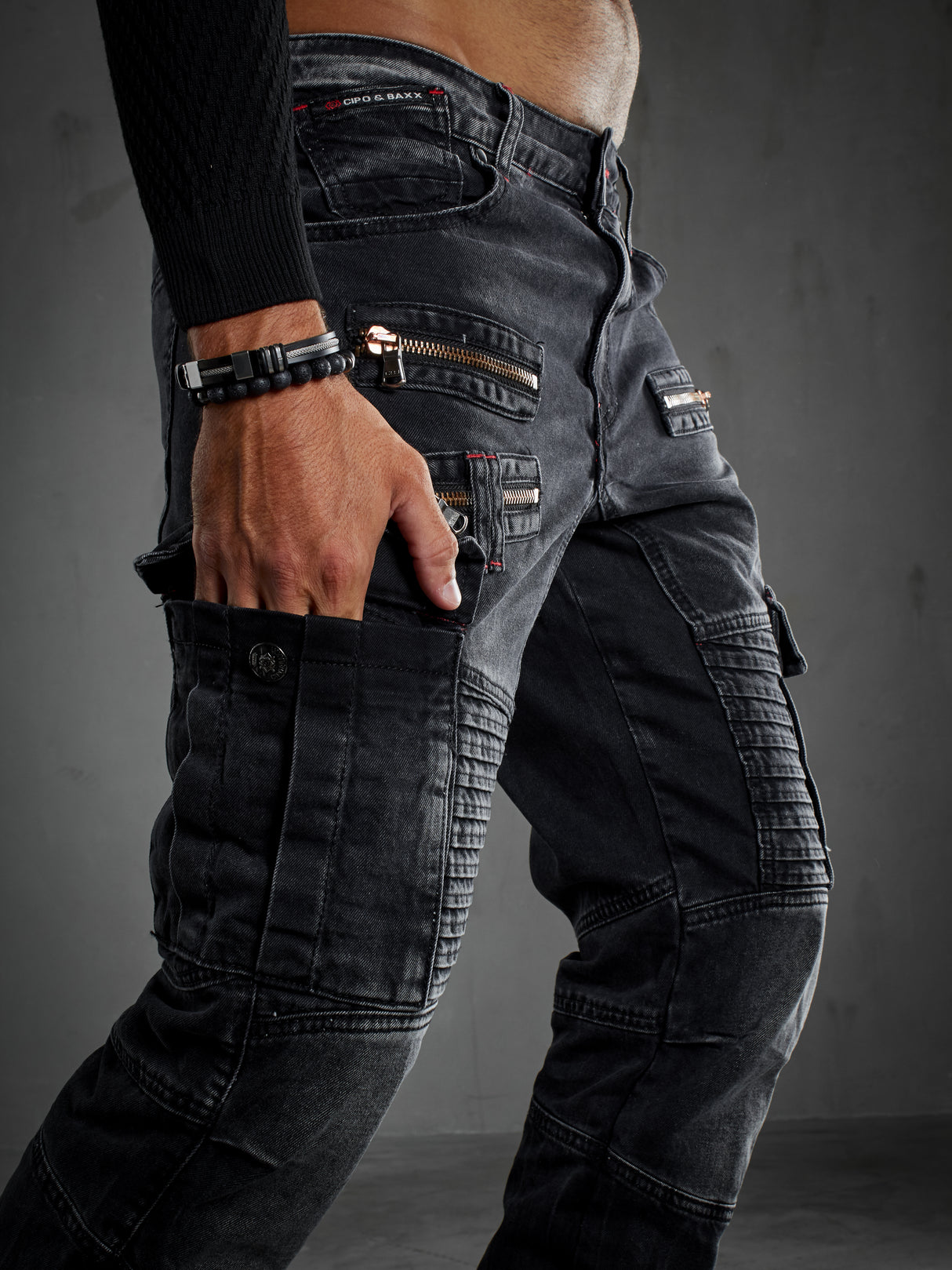 CD798 Jeans de hombre con detalles de cuero