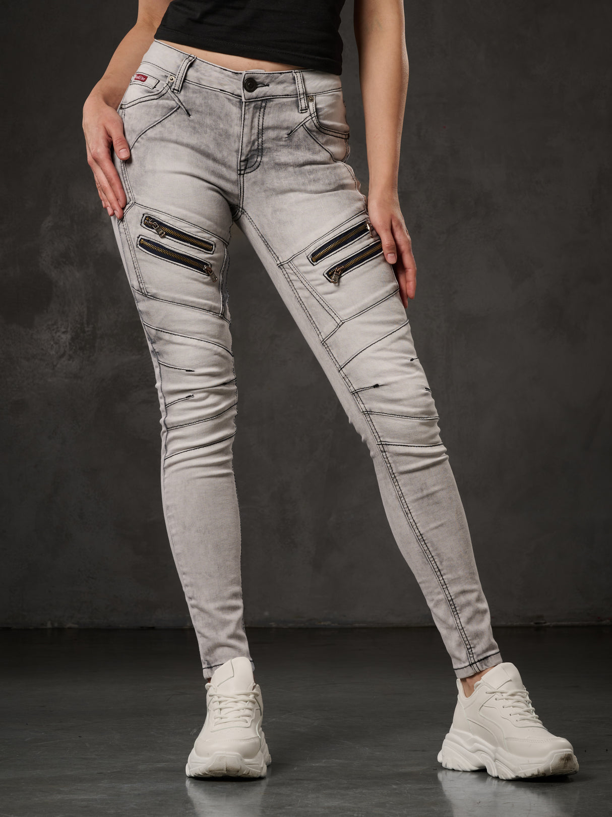 WD501 Damen Jeans Slim-fit mit Ziernähten Zippern und Markenlogo