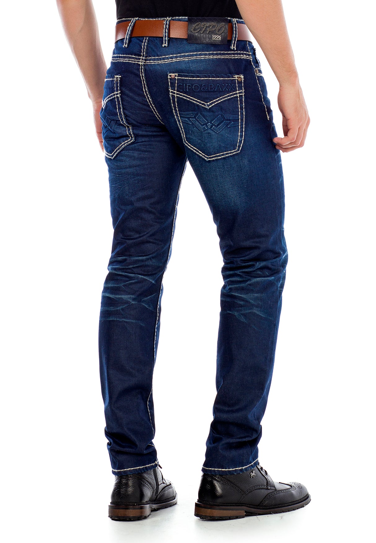 CD471 jeansy klasyczne z charakterystycznym spraniem