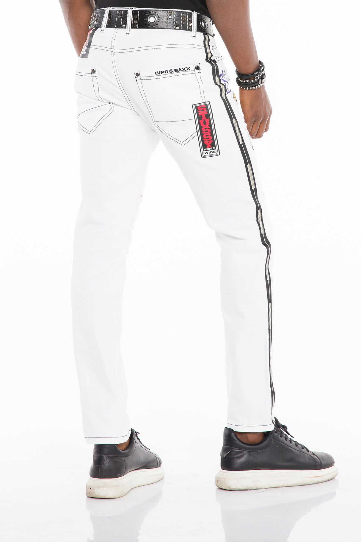 CD525 jeansy męskie z aplikacjami