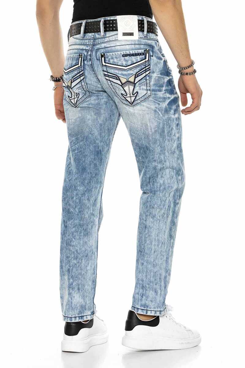 CD616 z dekorowanymi tylnymi kieszeniami