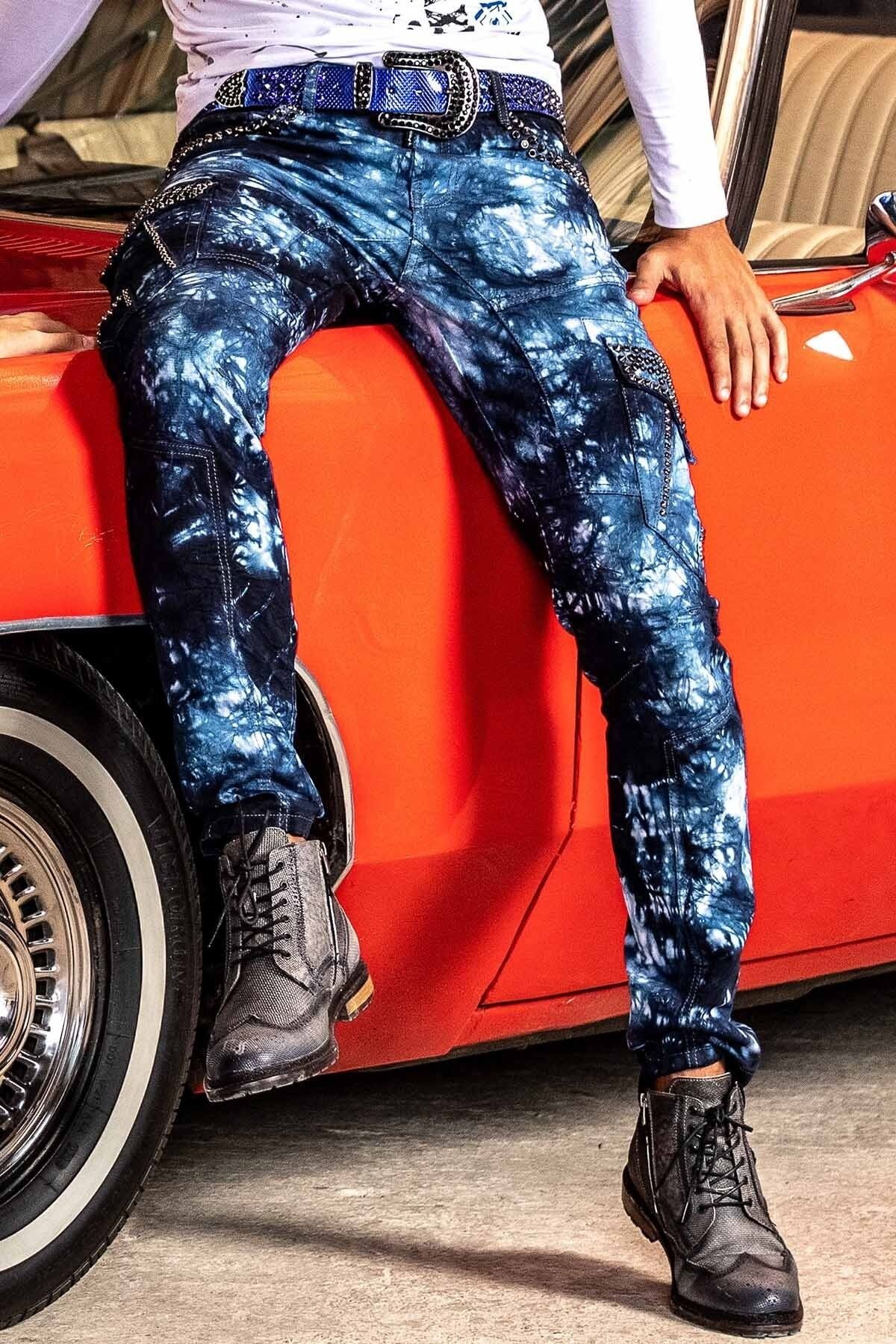 CD677 jeansy o prostym kroju z przyciągającym wzrok spraniem