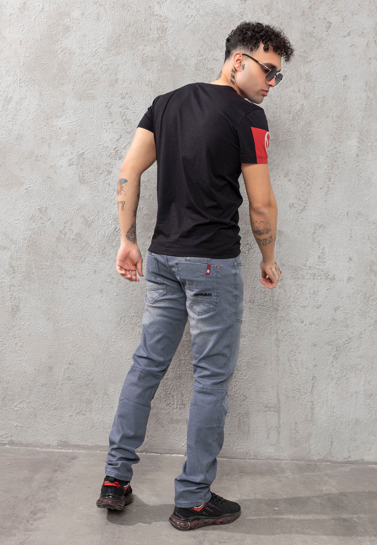 CD699 jeansy proste z ozdobnymi szwami