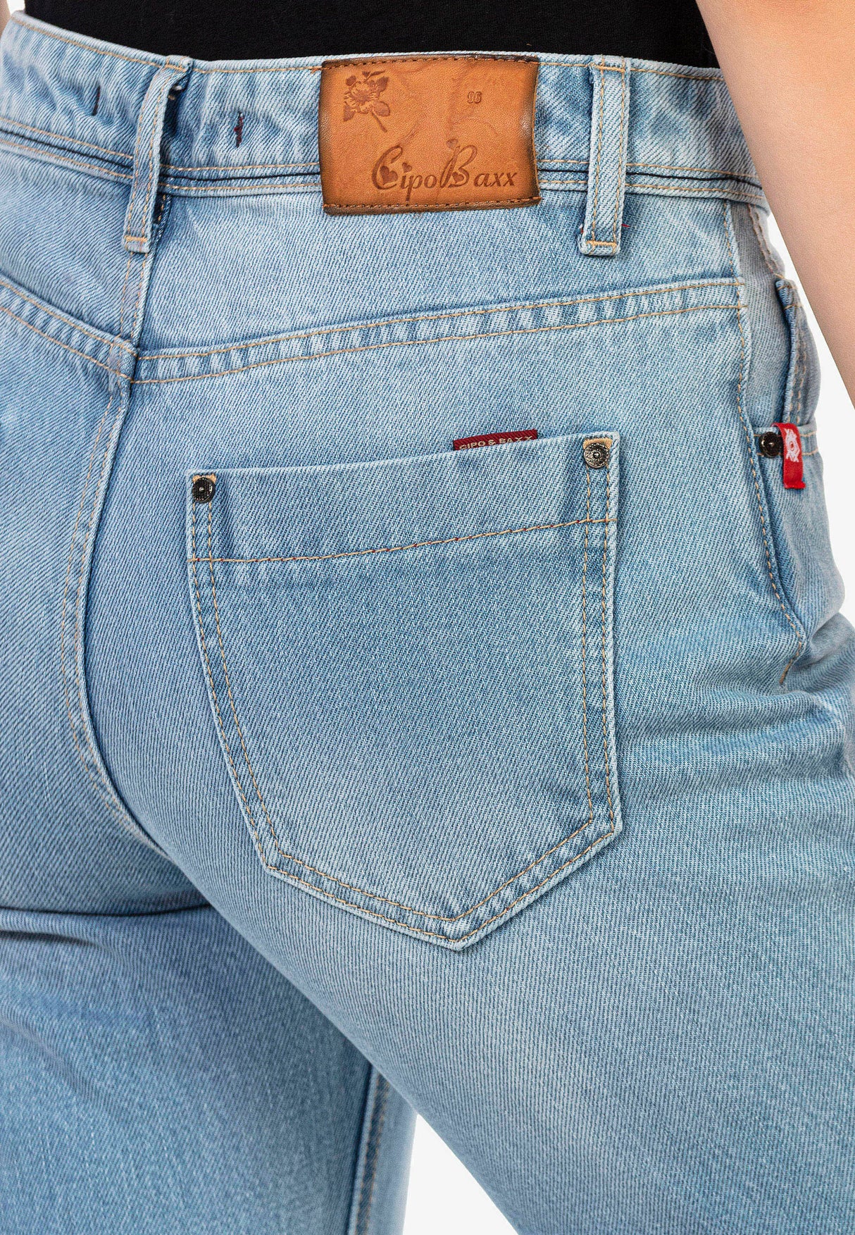 WD451 jeansy damskie z modnymi dziurami