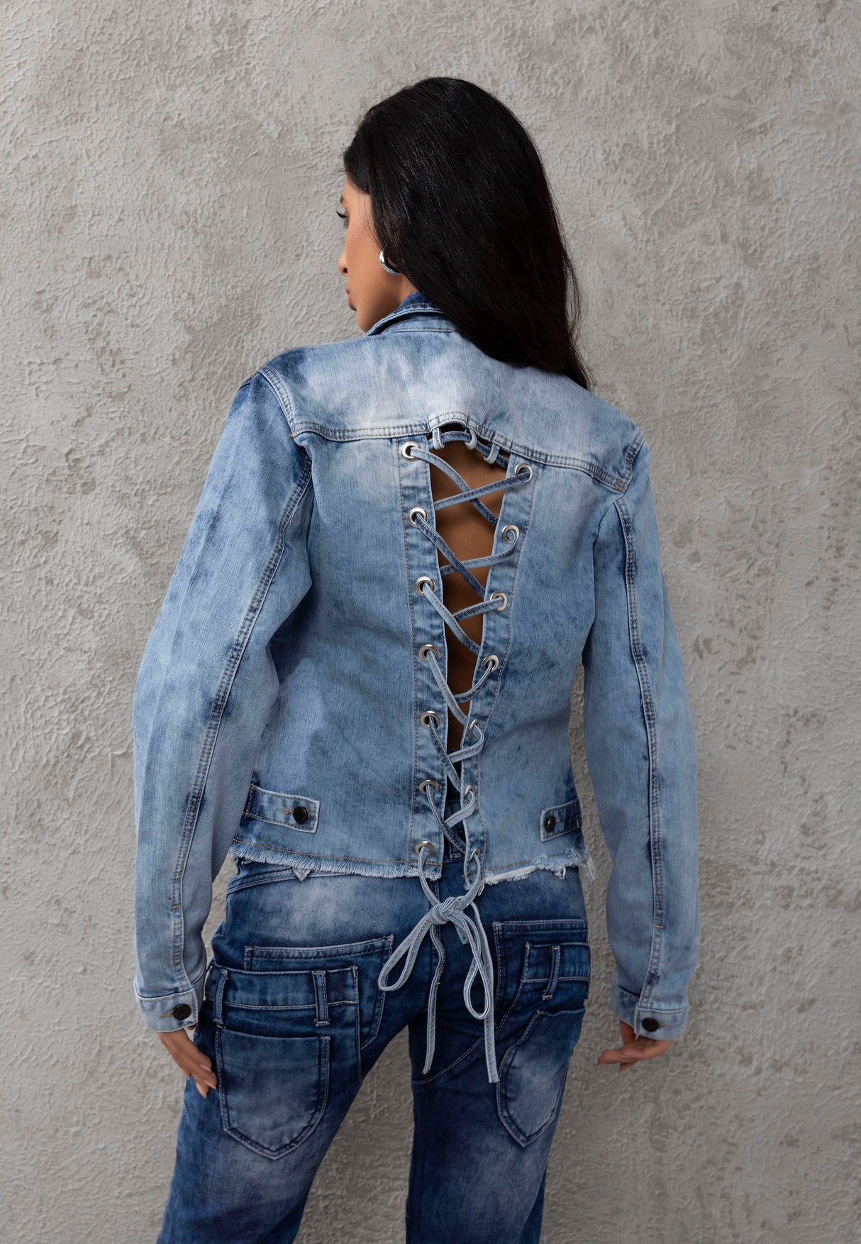 WJ229 Trendy Dames Jeansjack met Verfijnd Rugontwerp