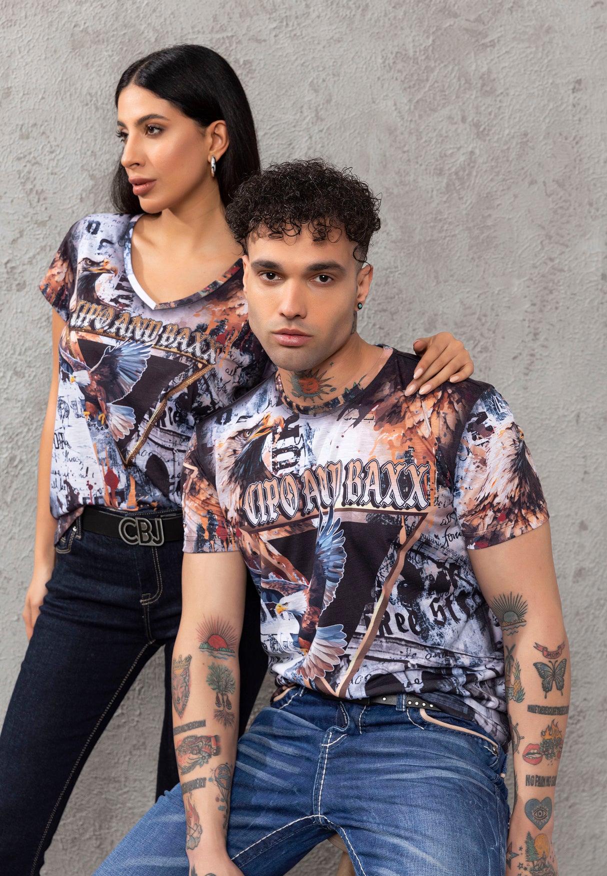 WT380 T-shirt damski z dekoltem w szpic o ekstrawaganckim wyglądzie