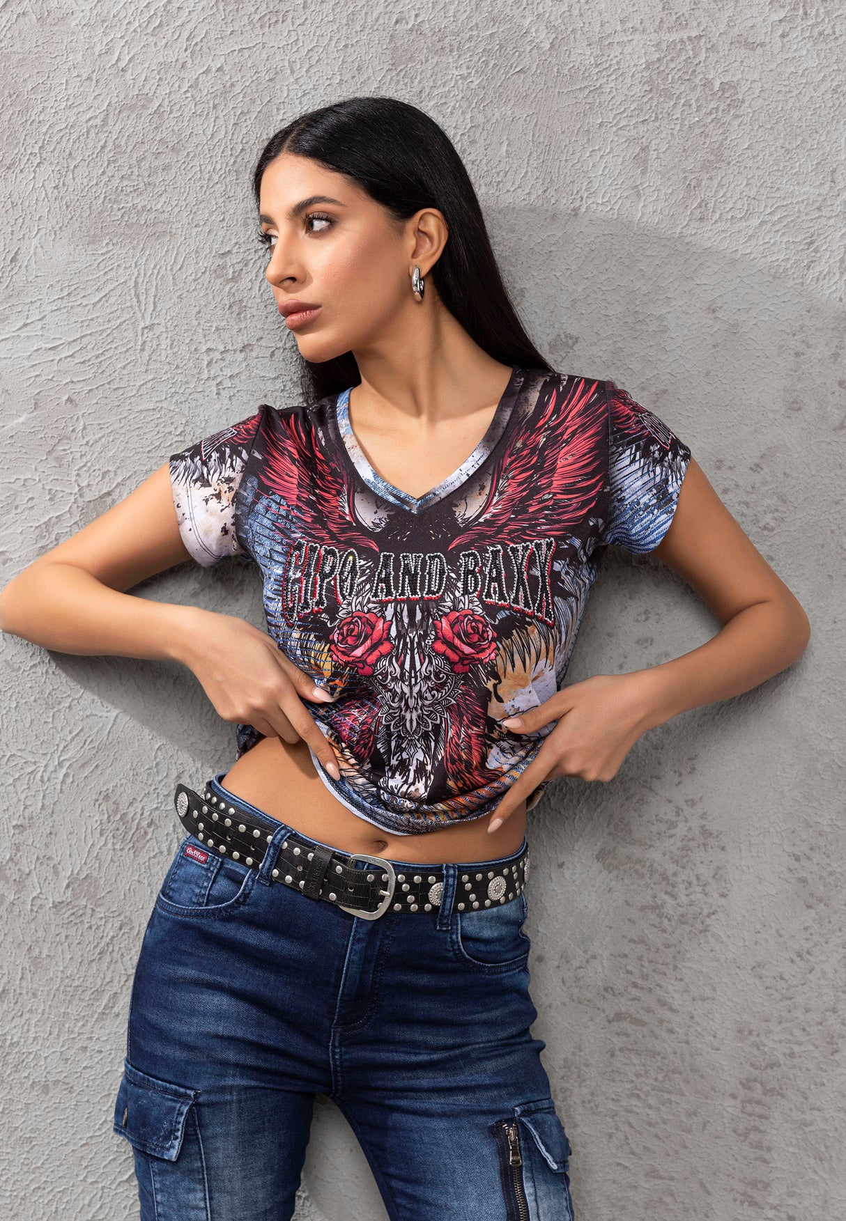 WT379 T-shirt damski z dekoltem w szpic o ekstrawaganckim wyglądzie