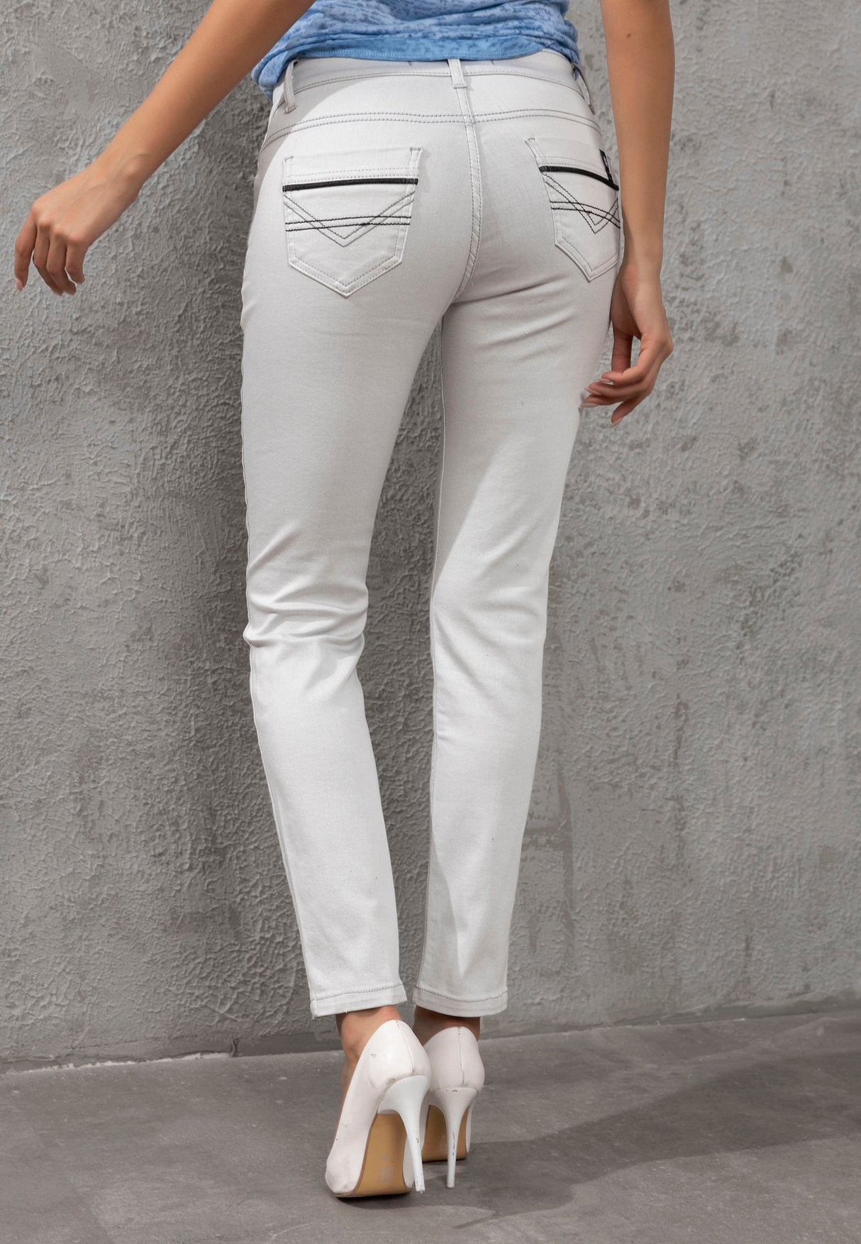 WD256B Pantalon pour femmes en look uni