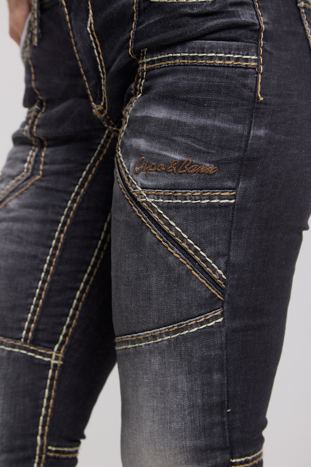 WD382 jeansy damskie slim fit z ozdobnymi szwami