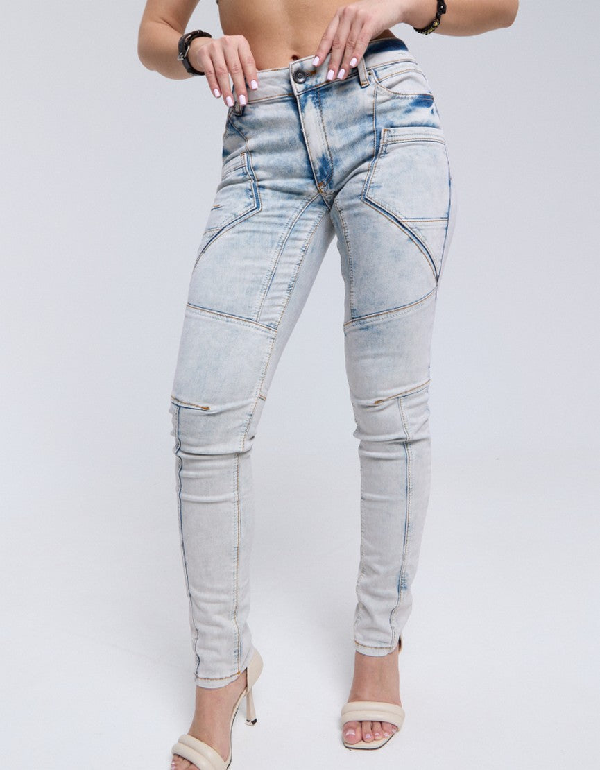 WD382 Femmes jeans minces avec conception de couture extravagante en ajustement droit