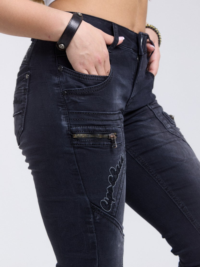 WD437 Damen Slim-Fit-Jeans mit trendigen Ziernähten