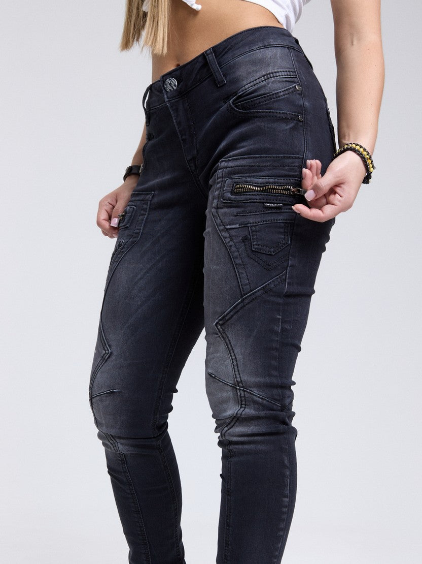 WD437 Damen Slim-Fit-Jeans mit trendigen Ziernähten