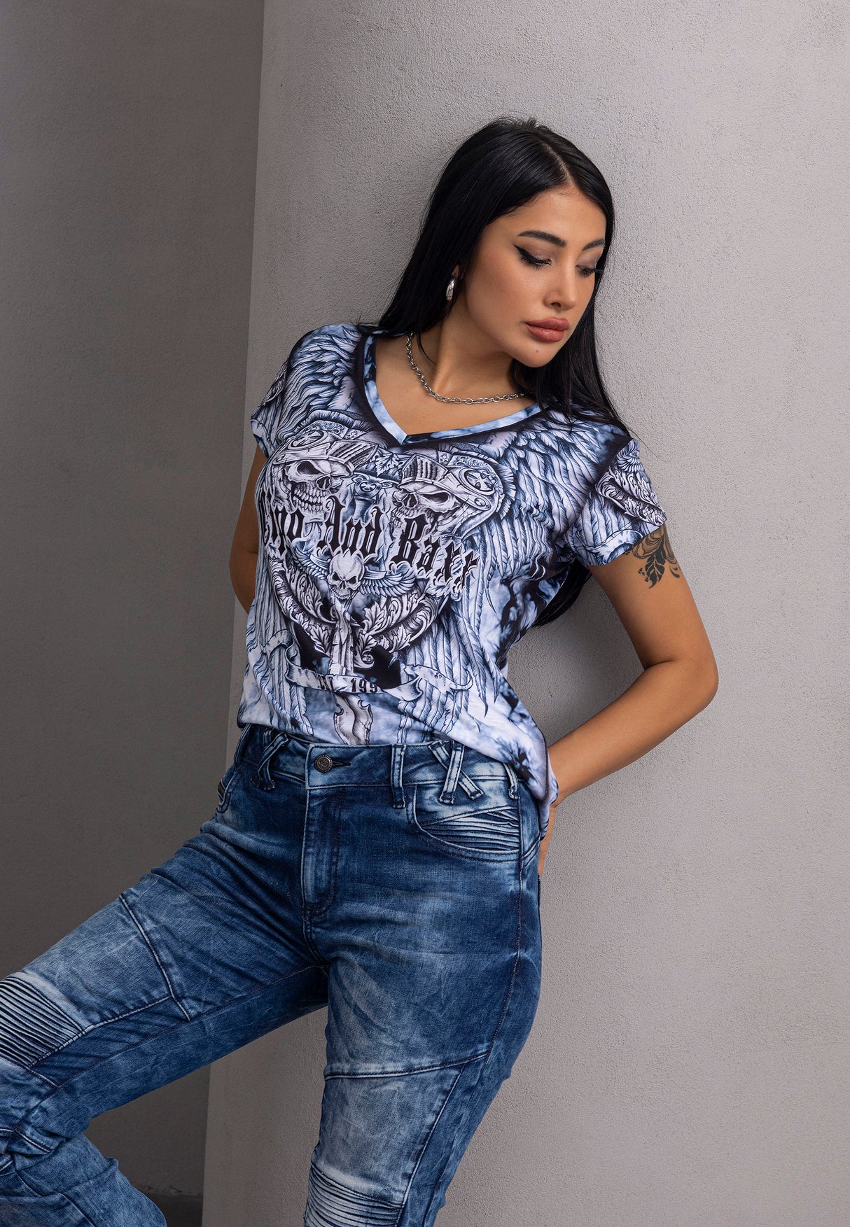 WT384 Women T-Shirt – Modern design with digital print