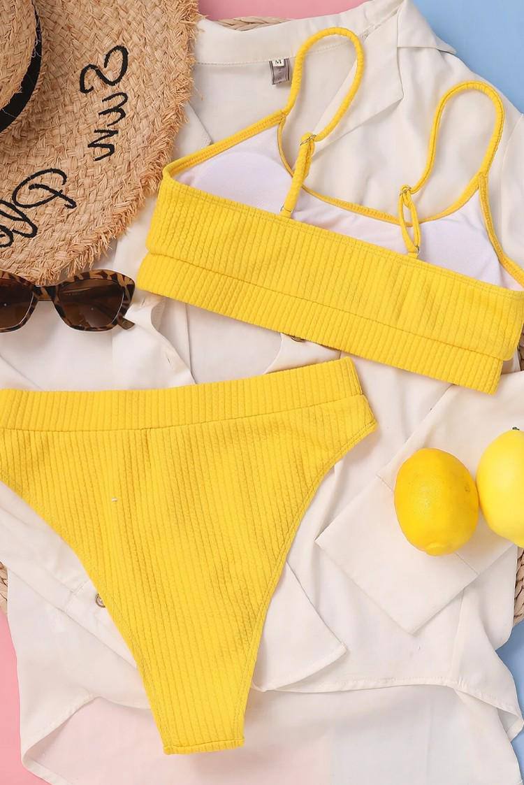 WY191 Komplet bikini z wysokim stanem, wykonany ze specjalnego prążkowanego materiału