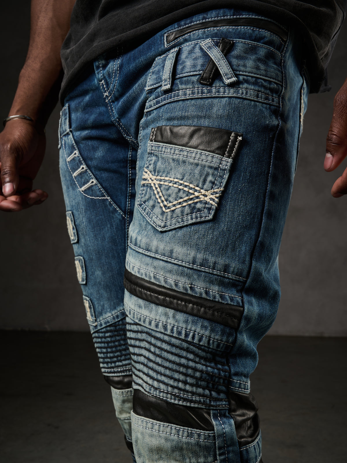 CD637 Jeans cómodos para hombres en un aspecto genial