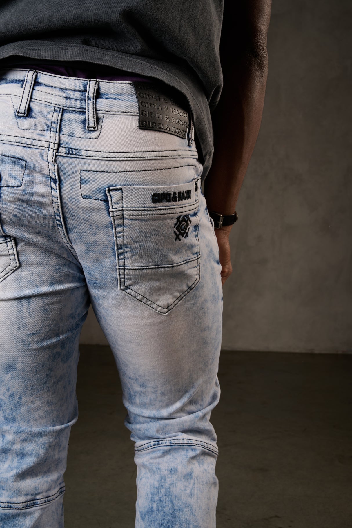 CD598 Herren bequeme Jeans mit coolen Ziernahtelementen