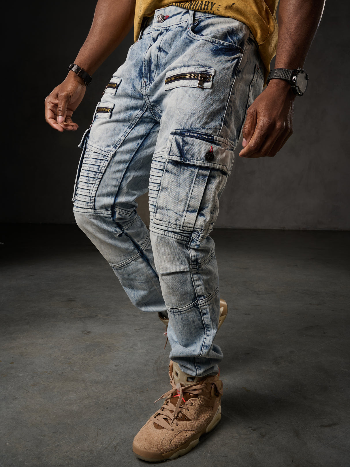 CD798 Jeans de hombre con detalles de cuero