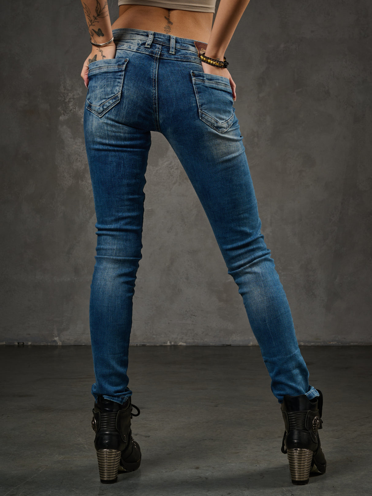 WD168 Comfortabele Dames Jeans met leuke Figuurnaden