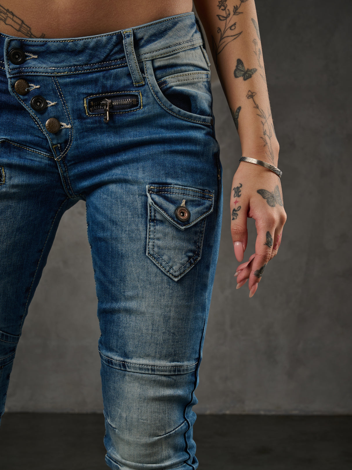 WD168 Comfortabele Dames Jeans met leuke Figuurnaden