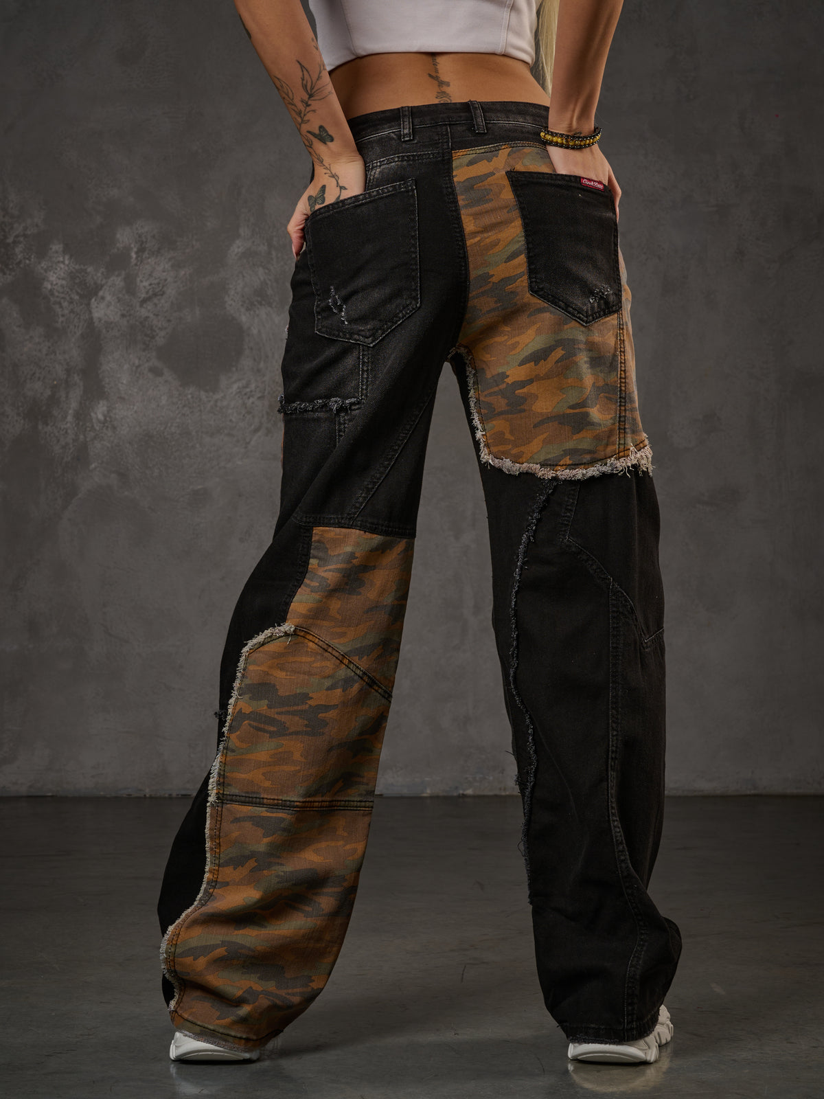 WD527 Damen Jeans Wide Fit im Punk Look