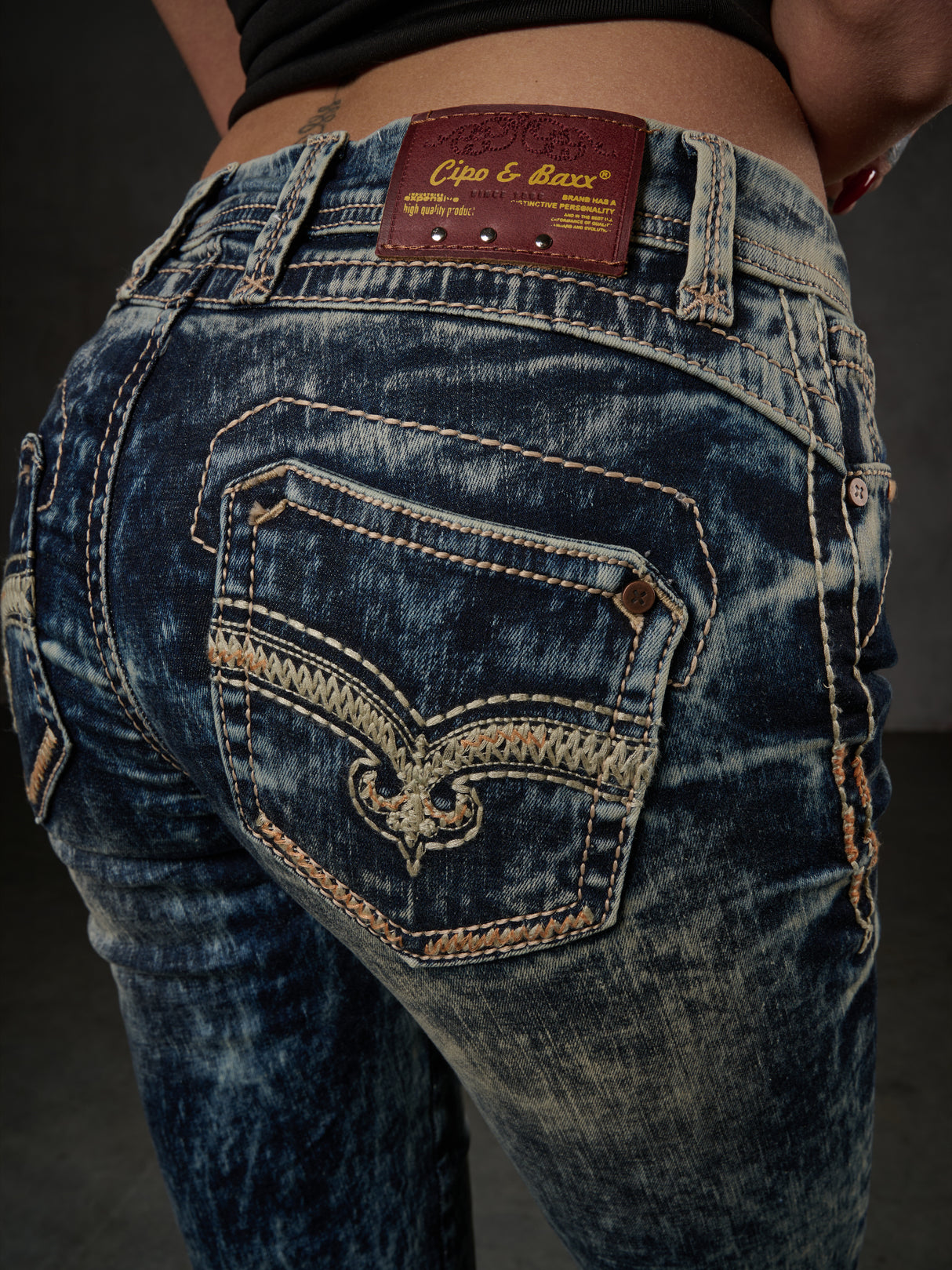 WD222 jeansy damskie z modnym wybielaniem
