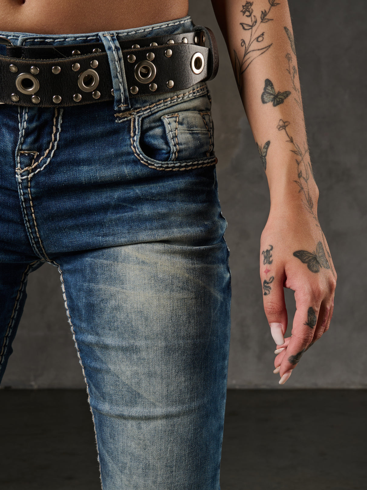 WD153 Slim-Fit Dames Jeans met een lage Taille in Straight Fit