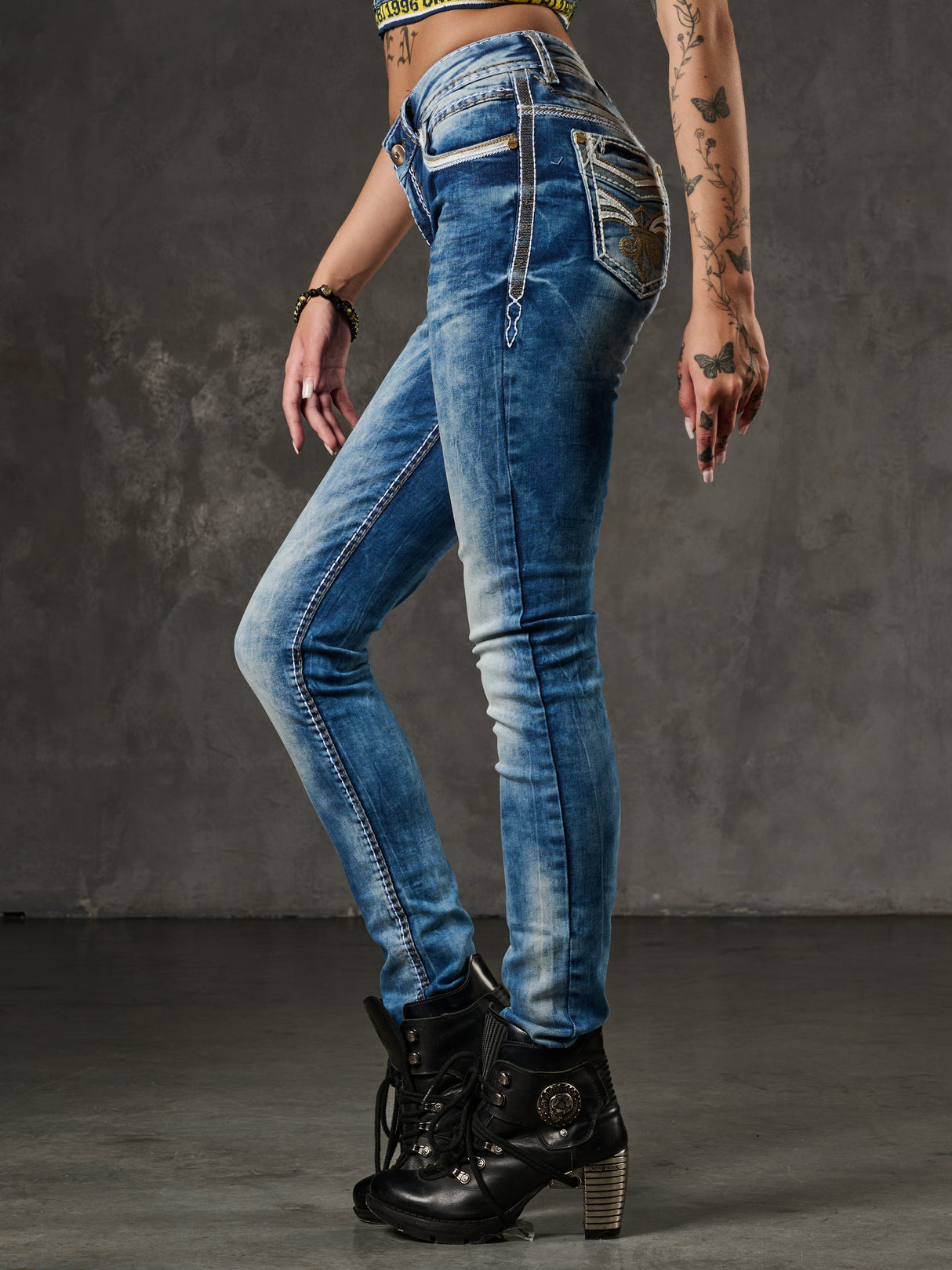 WD343 Women's Skinny Jeans with Embroidery on the Back Pockets