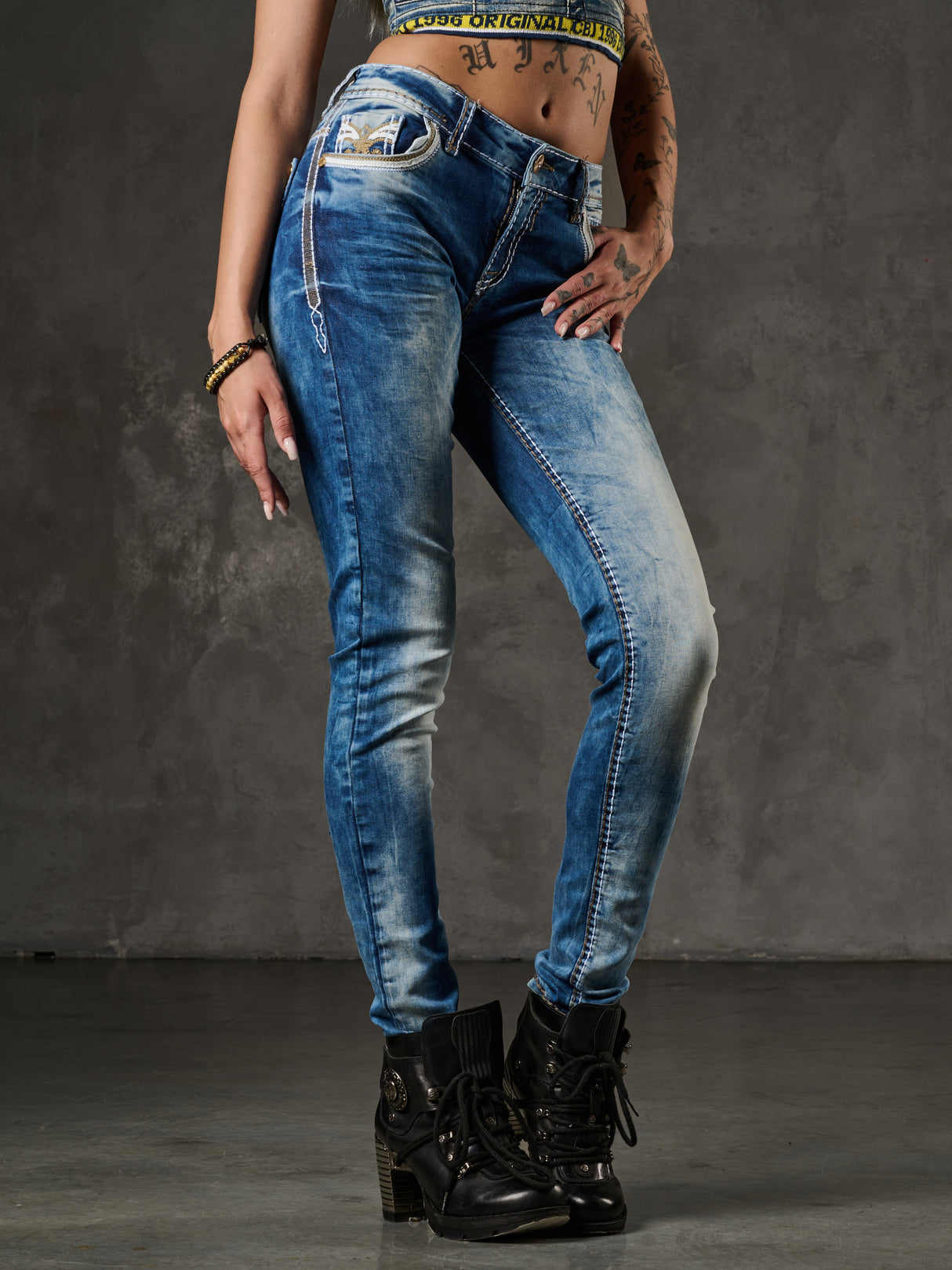 WD343 Women's Skinny Jeans with Embroidery on the Back Pockets