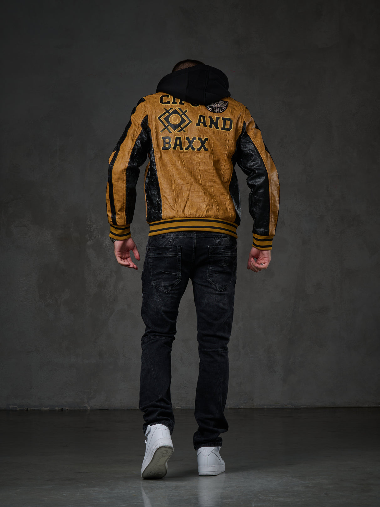 CJ284 men's synthetic leather jacket hooded in a cool look