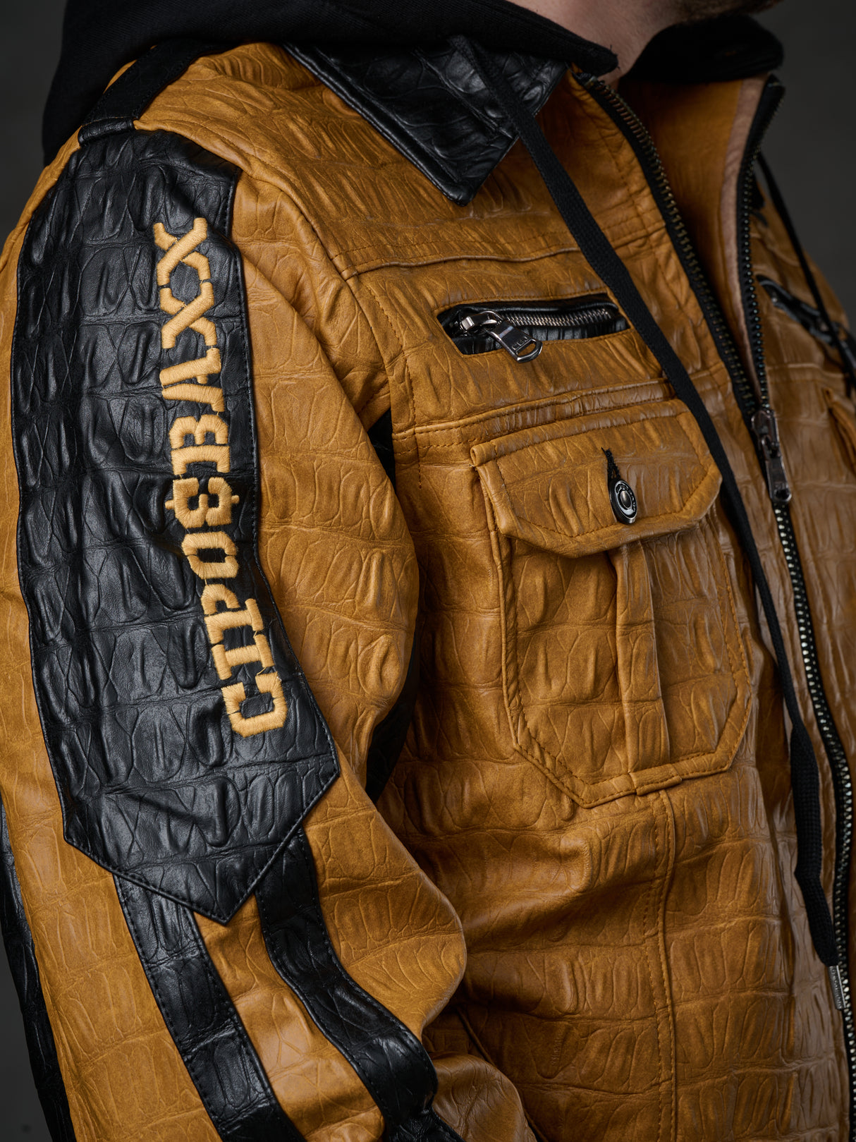 CJ284 men's synthetic leather jacket hooded in a cool look